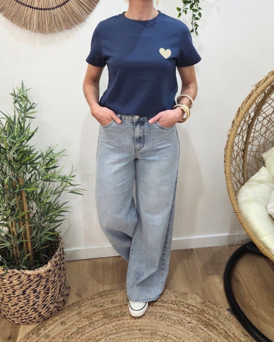 T-Shirt femme bleu marine broderie coeur doré
