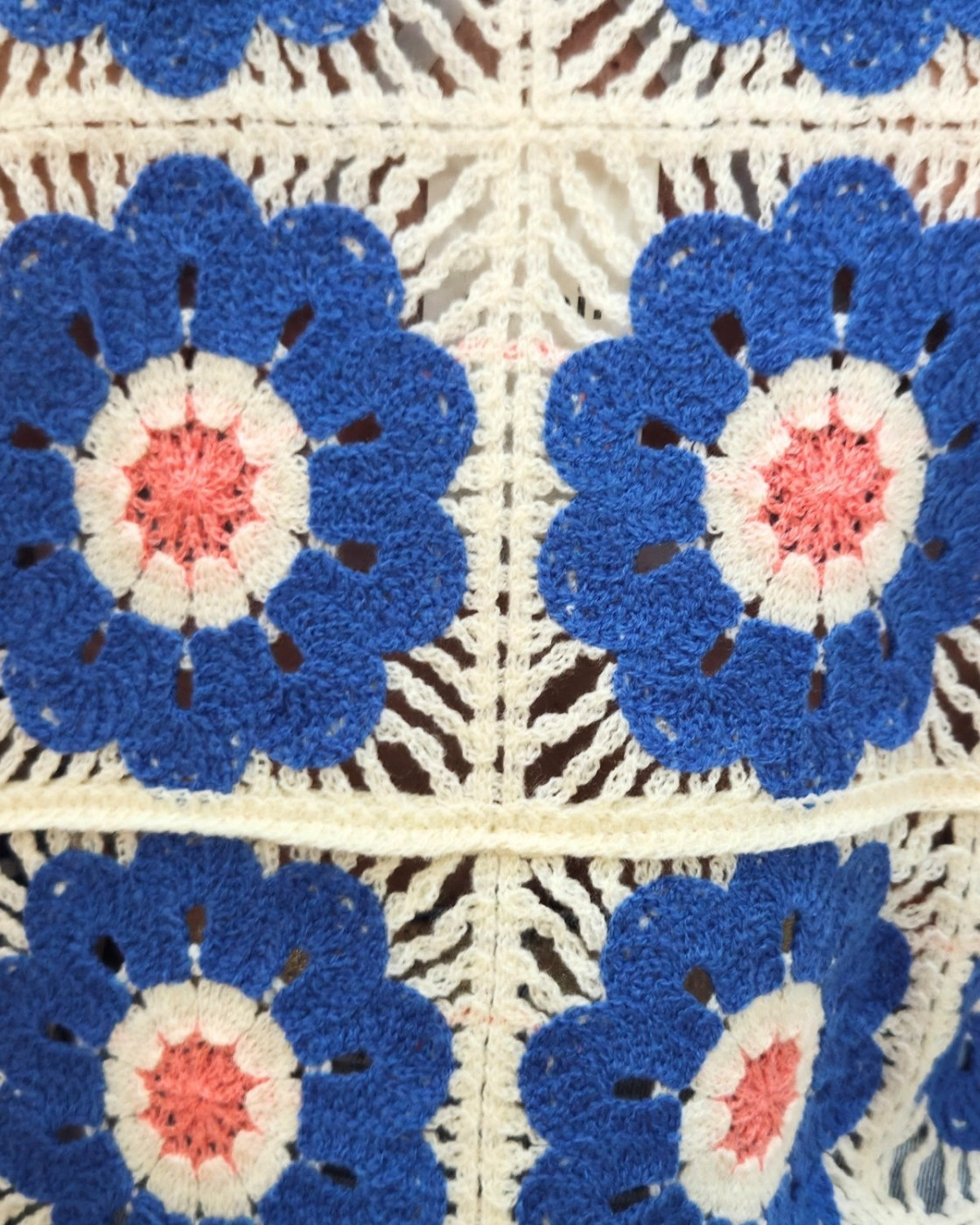 Top femme crochet bleu et rose