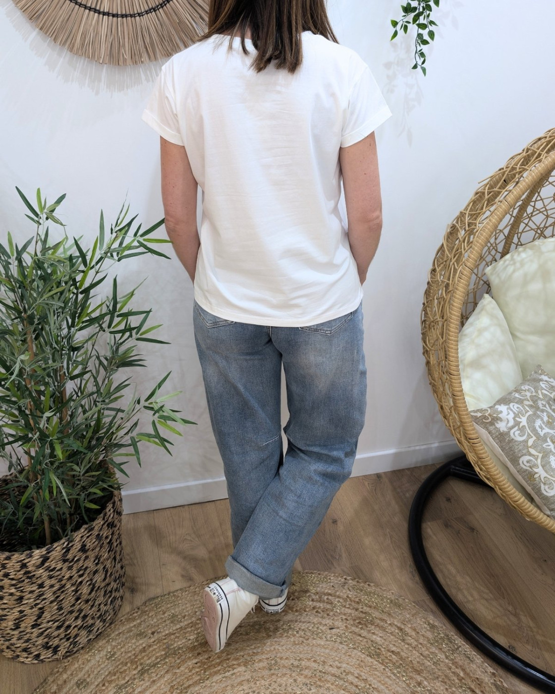 T-shirt femme blanc coeur brodé petites fleurs vertes Sophie