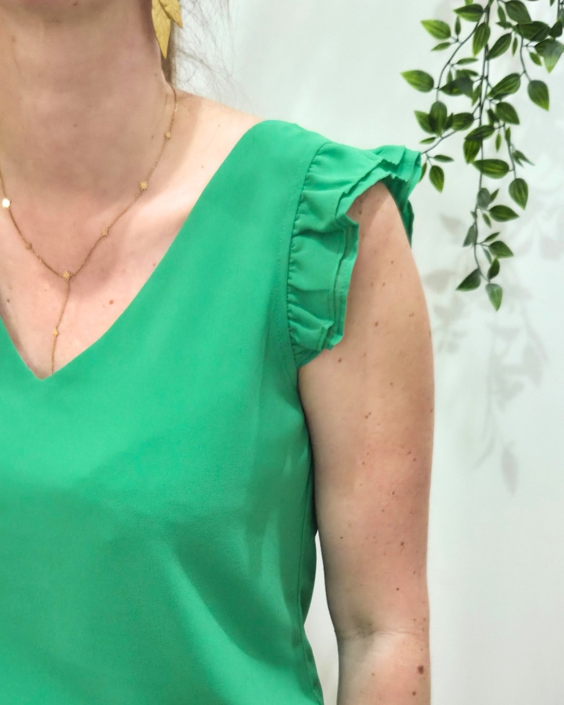 Top femme uni vert manches volantes