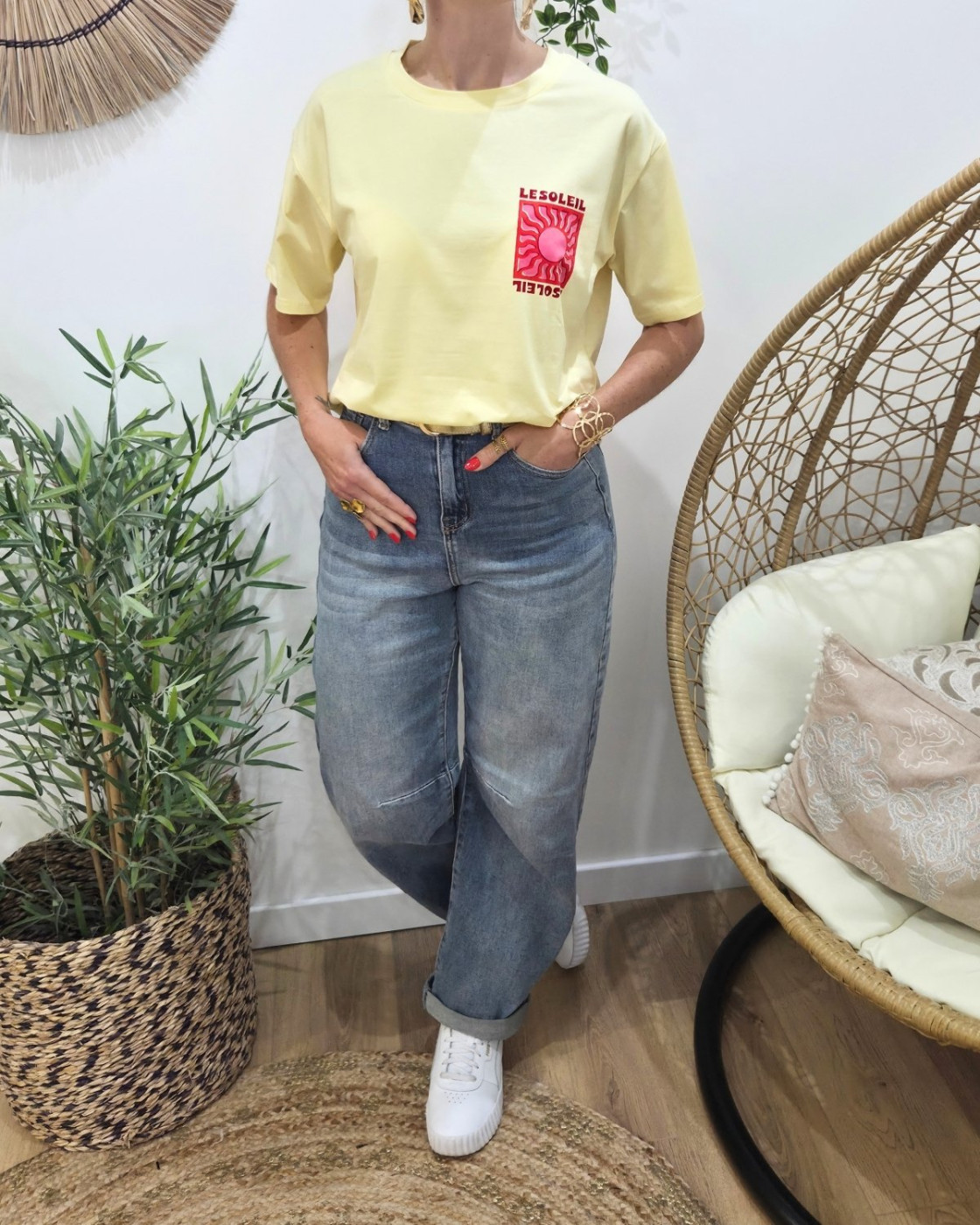 T-shirt femme jaune le soleil rose et rouge