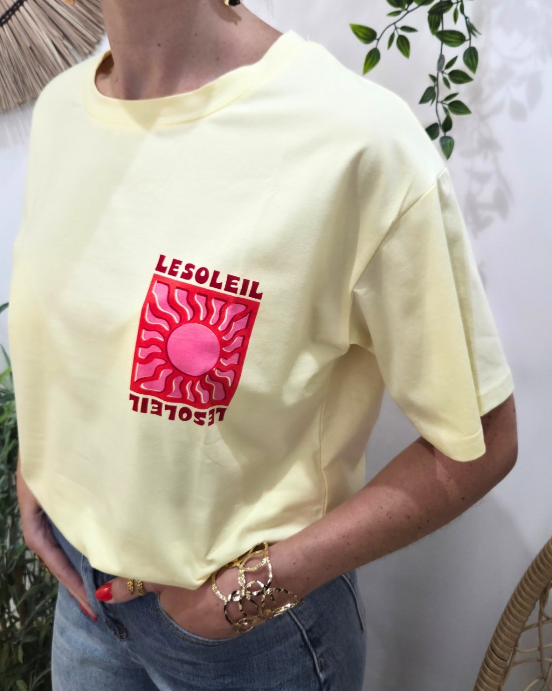 T-shirt femme jaune le soleil rose et rouge