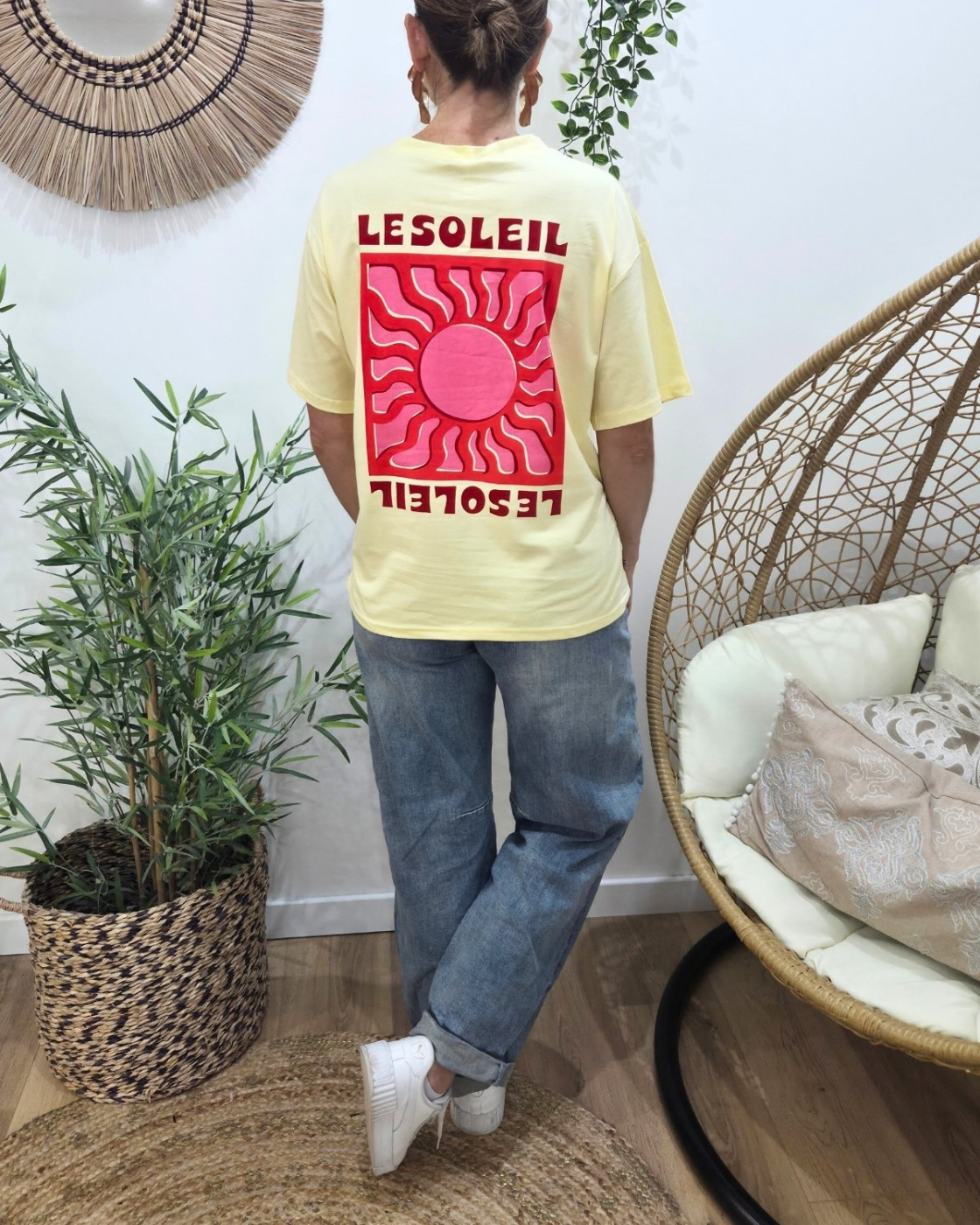 T-shirt femme jaune le soleil rose et rouge
