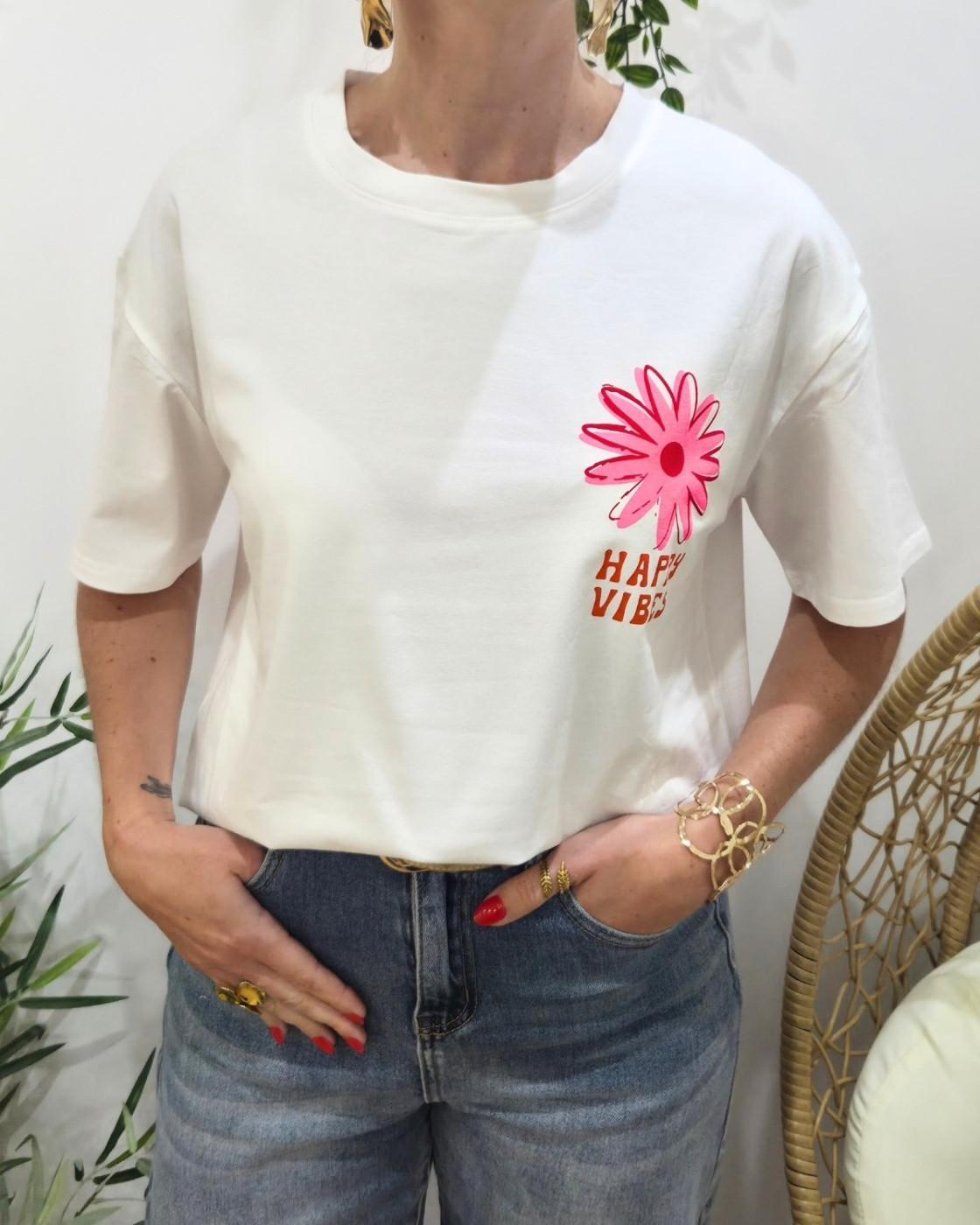 T-Shirt femme blanc fleur Happy Vibes orange et rose fluo
