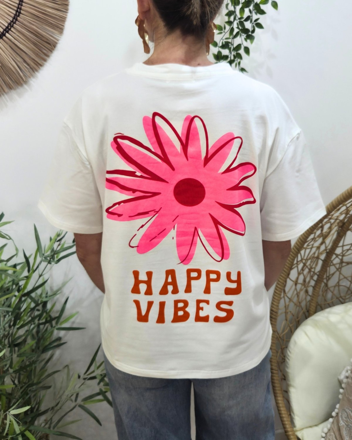 T-Shirt femme blanc fleur Happy Vibes orange et rose fluo