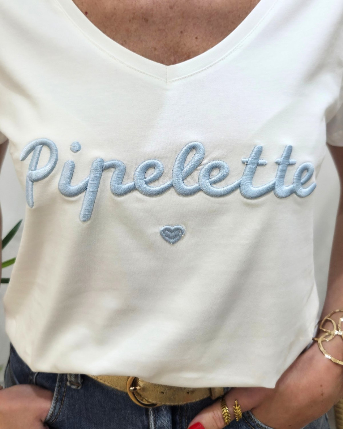 T-Shirt femme blanc broderie pipelette bleu ciel