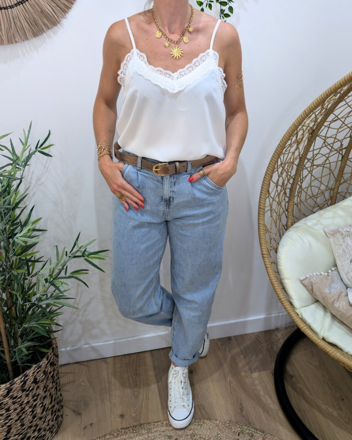 Top femme blanc à bretelles décolleté dentelle Luce