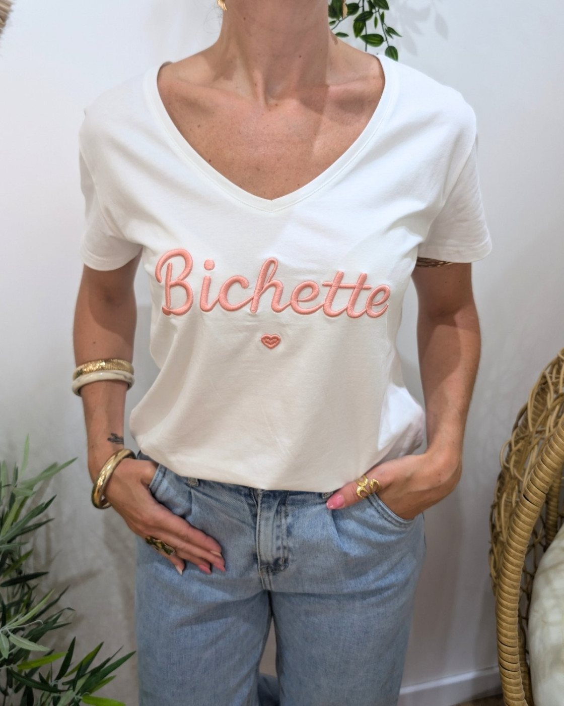 T-Shirt femme blanc broderie bichette rose poudré