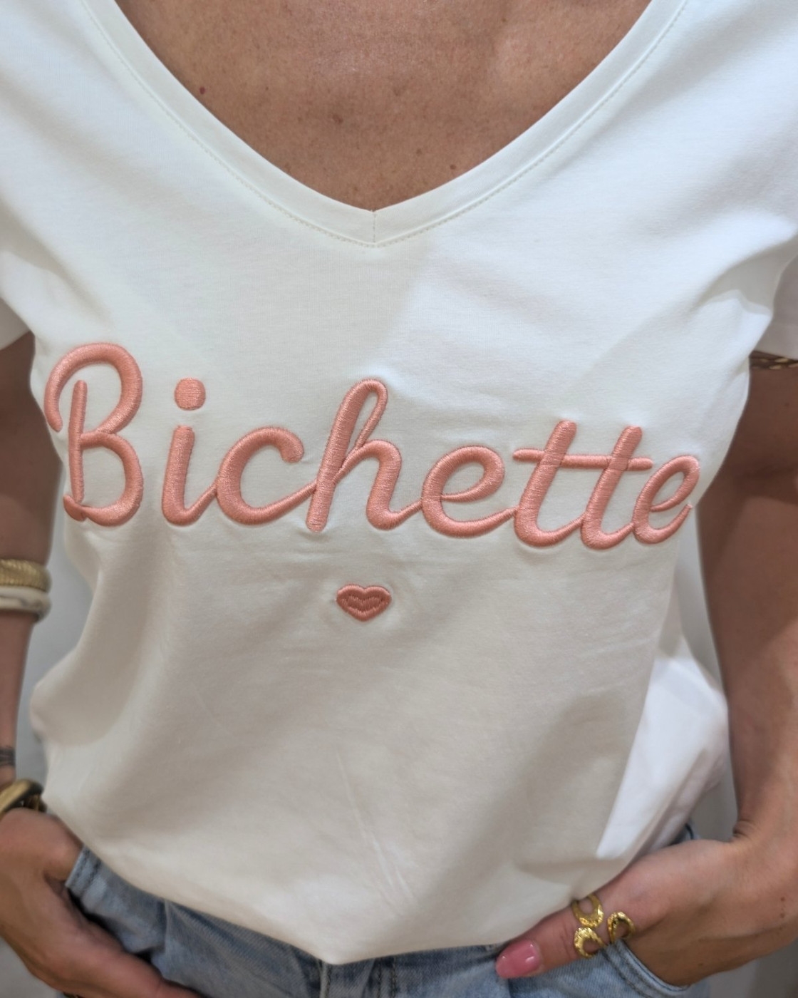 T-Shirt femme blanc broderie bichette rose poudré