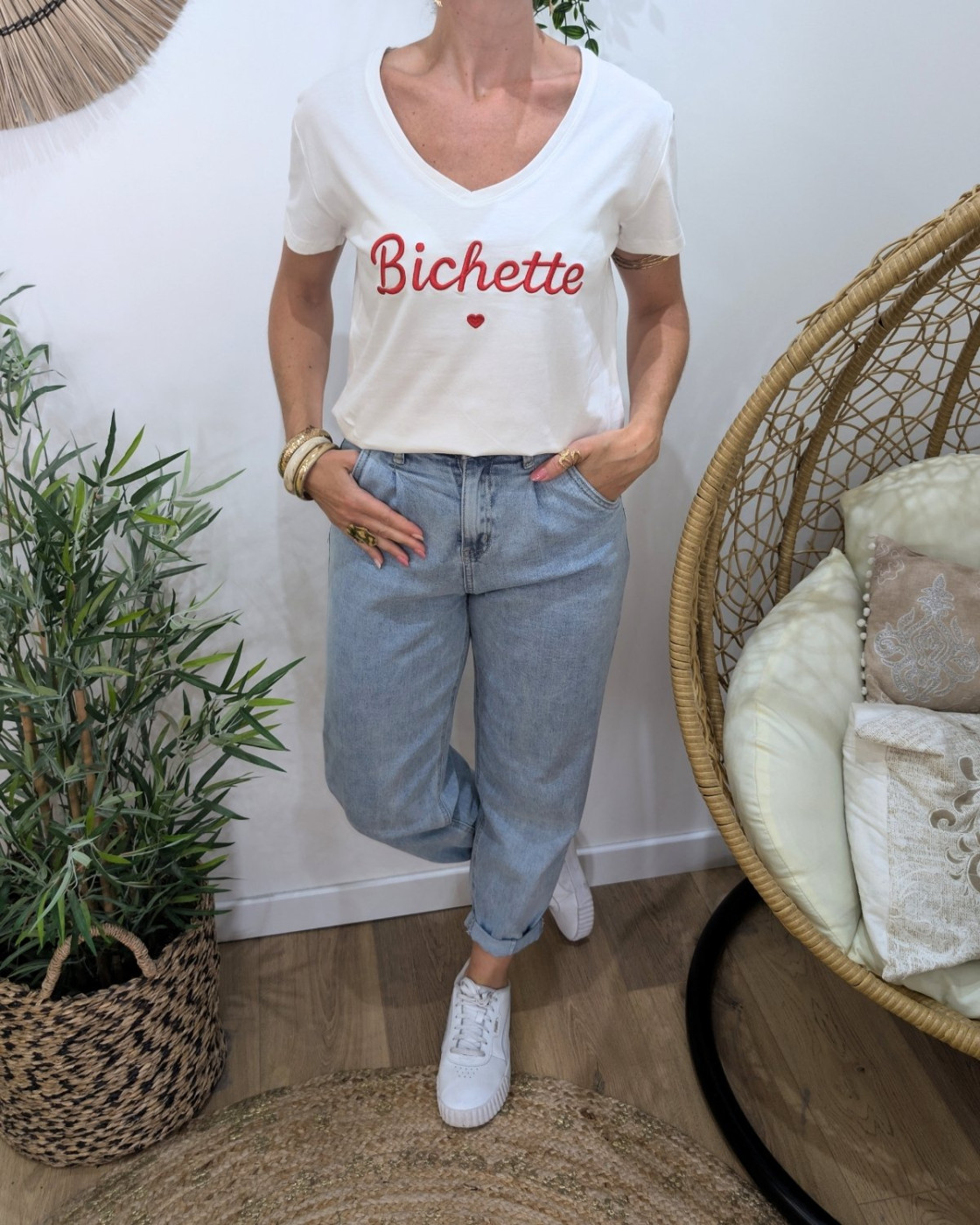 T-Shirt femme blanc broderie bichette rouge