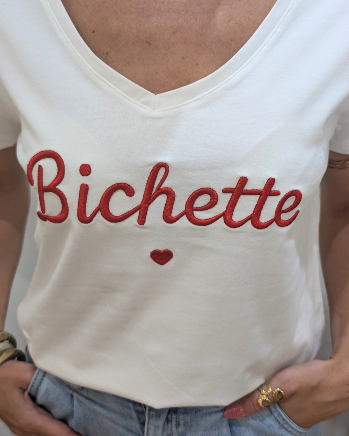T-Shirt femme blanc broderie bichette rouge