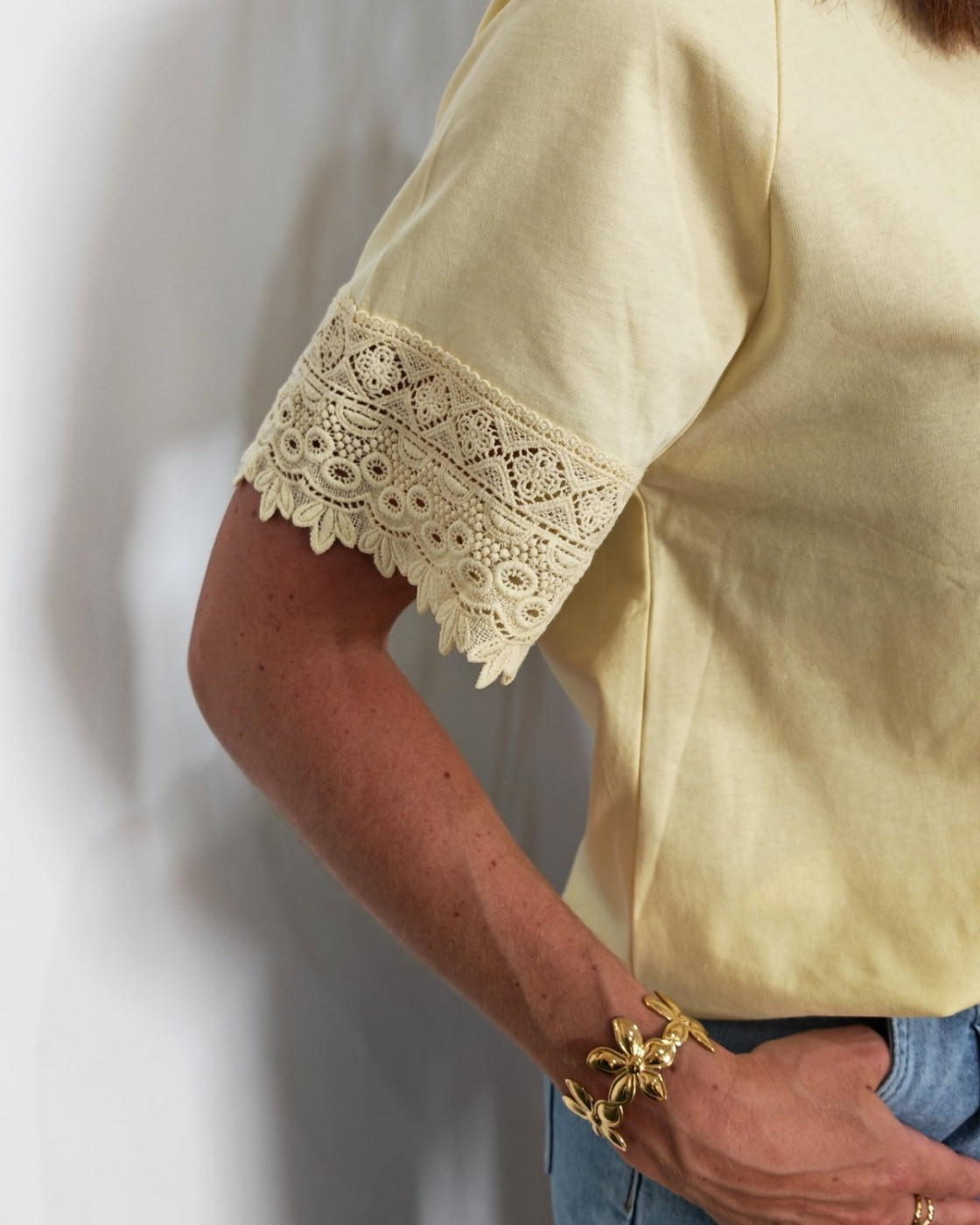 Top femme jaune manches brodées Halyna