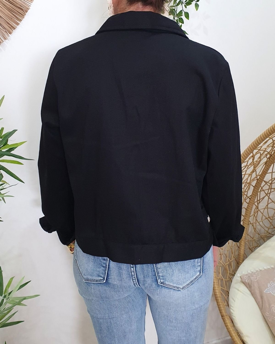 Veste femme noire broderies beiges Ilyana