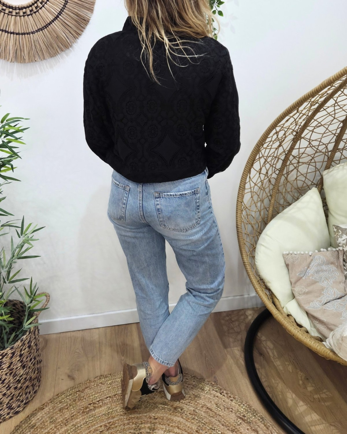 Veste femme fine courte noire dentelle