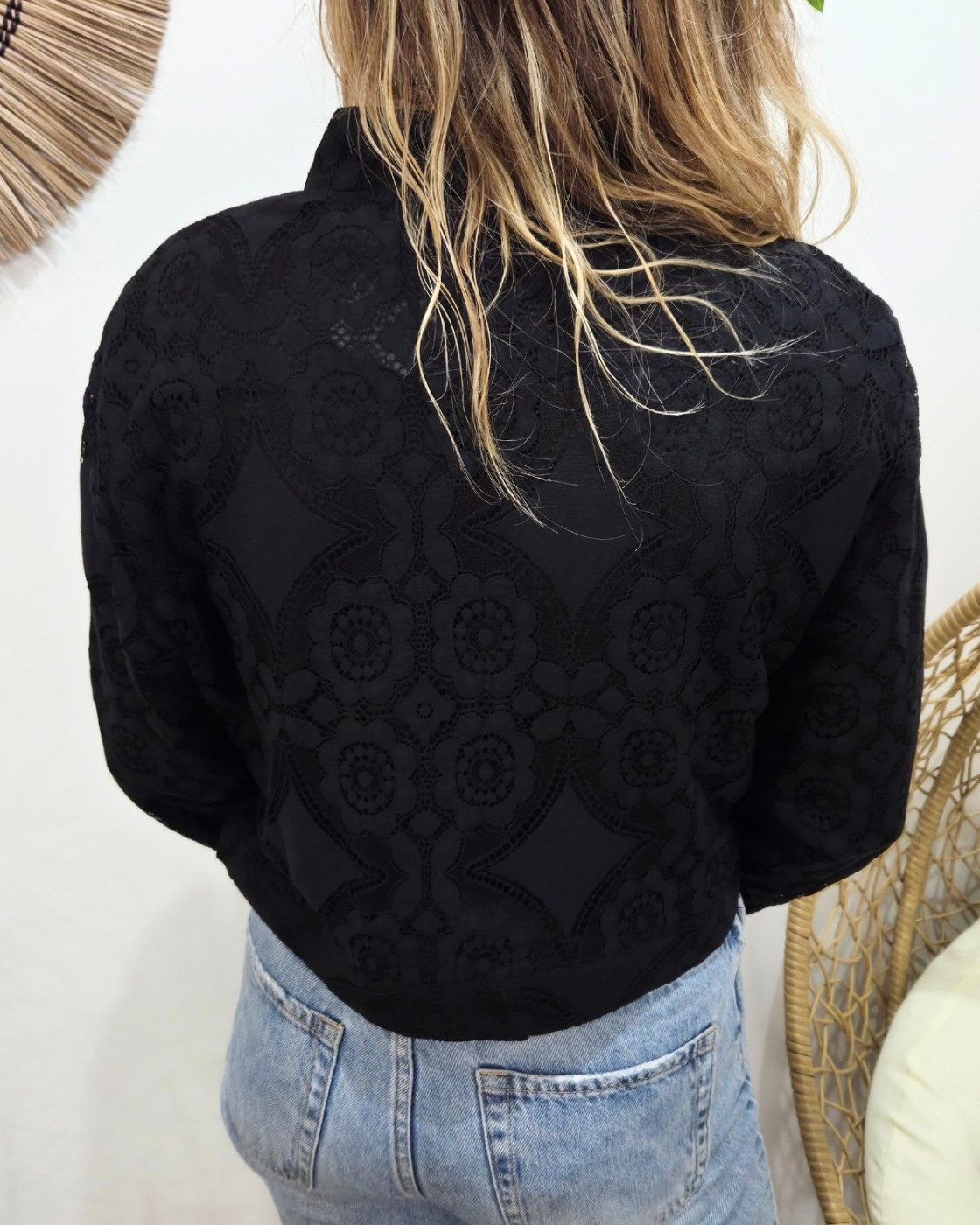 Veste femme fine courte noire dentelle