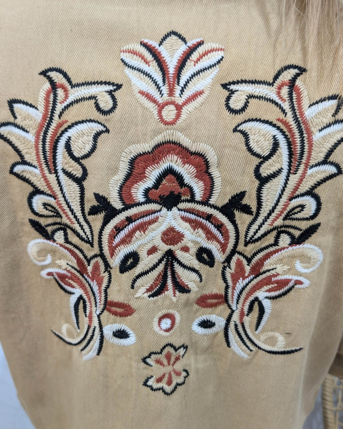 Veste coton femme camel broderies fleuries terracotta noires beiges