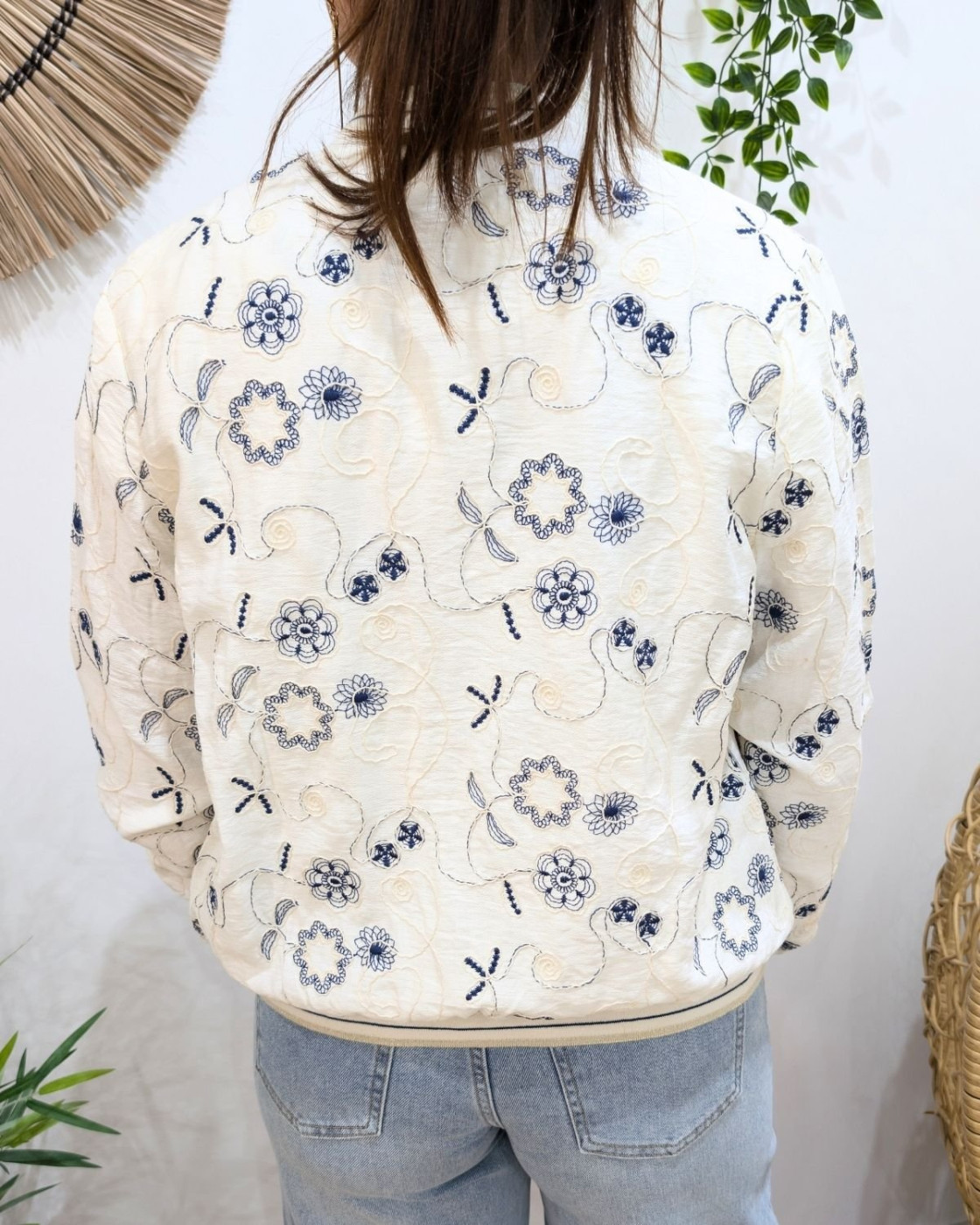 Bombers femme beige fleurs brodées bleu marine Ysoriah