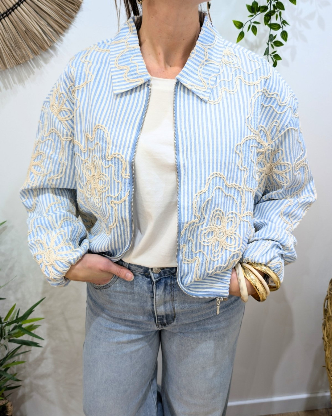 Bombers femme rayé à broderies beige et bleu ciel Adélija