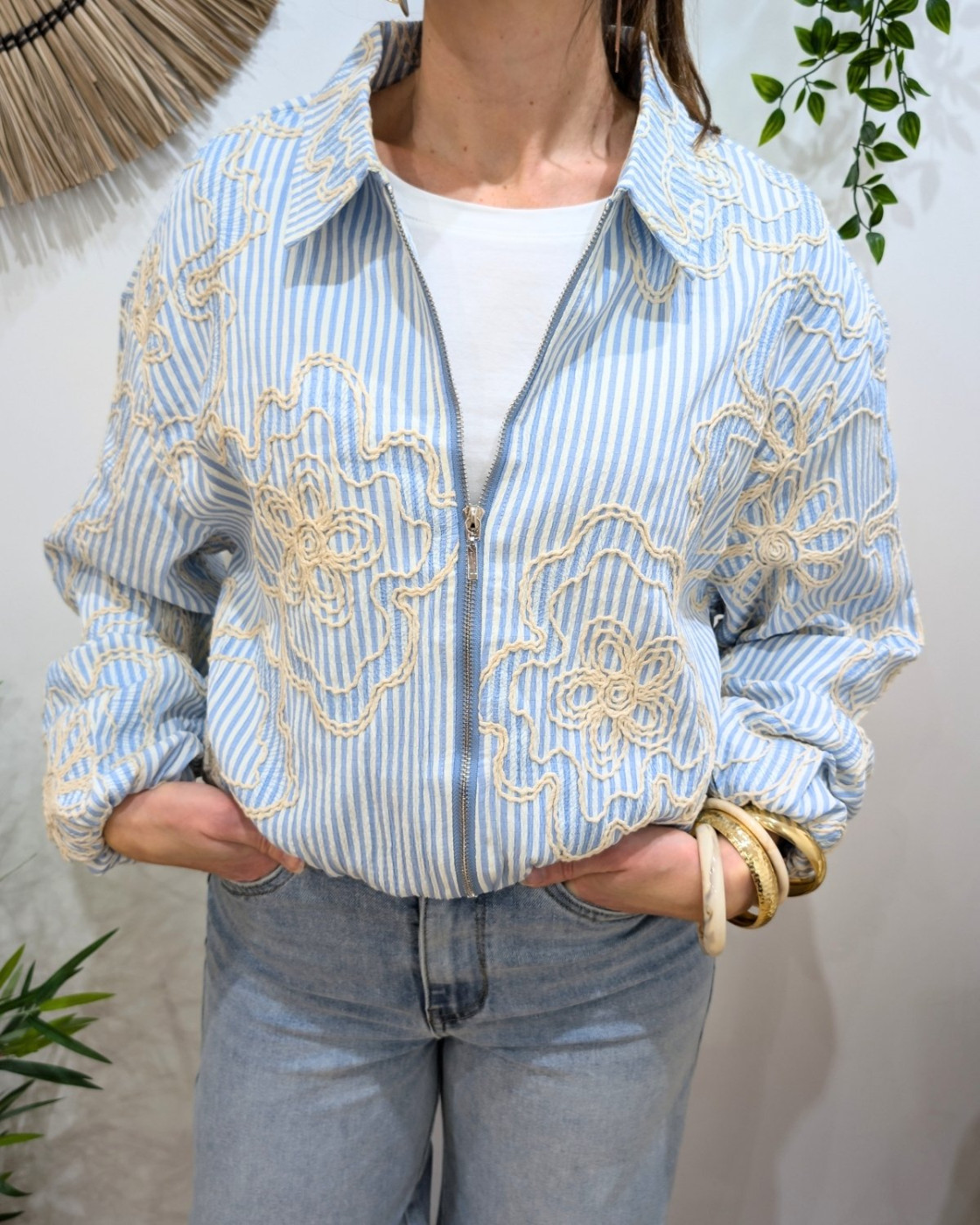 Bombers femme rayé à broderies beige et bleu ciel Adélija