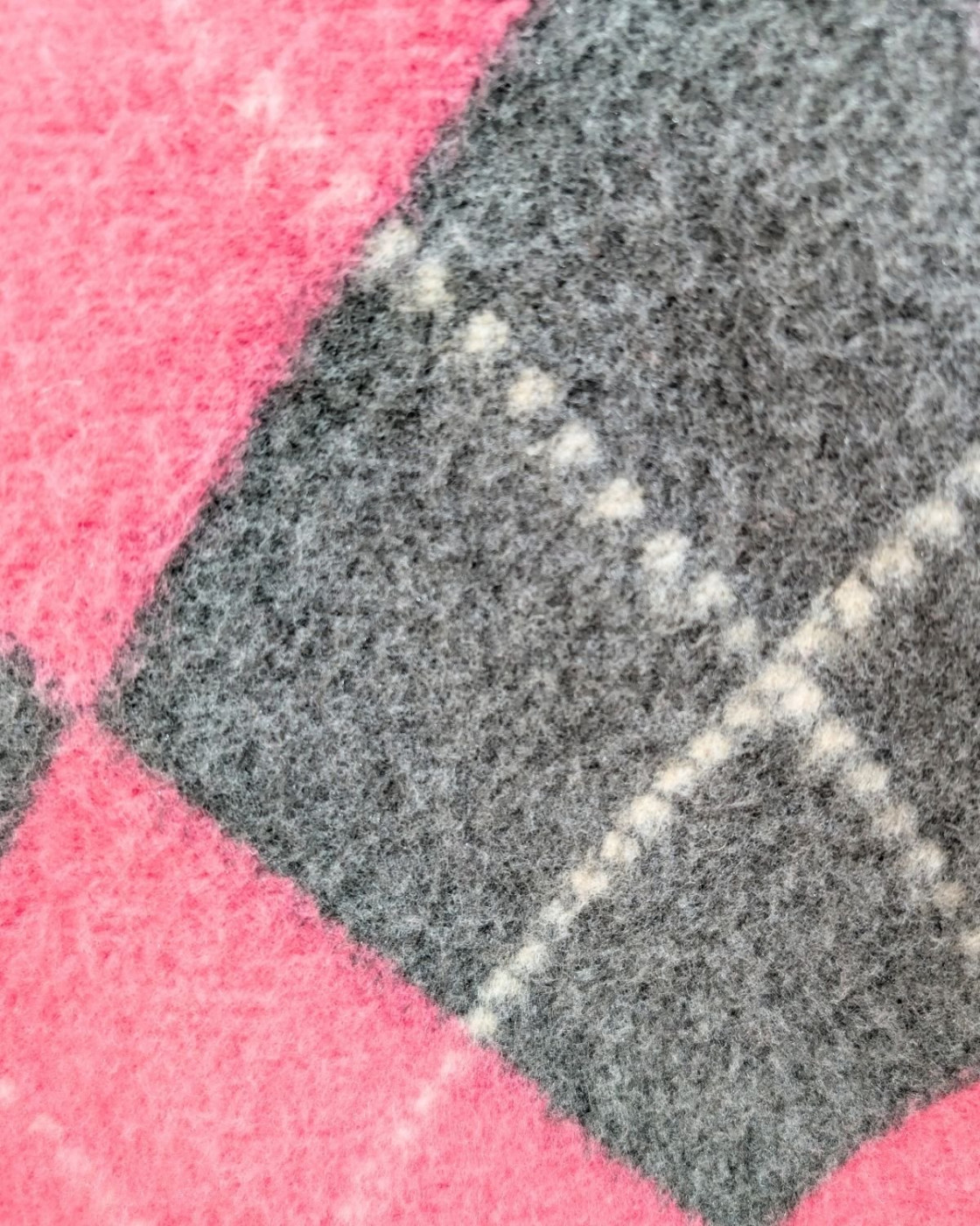 Veste épaisse femme losanges rose et gris