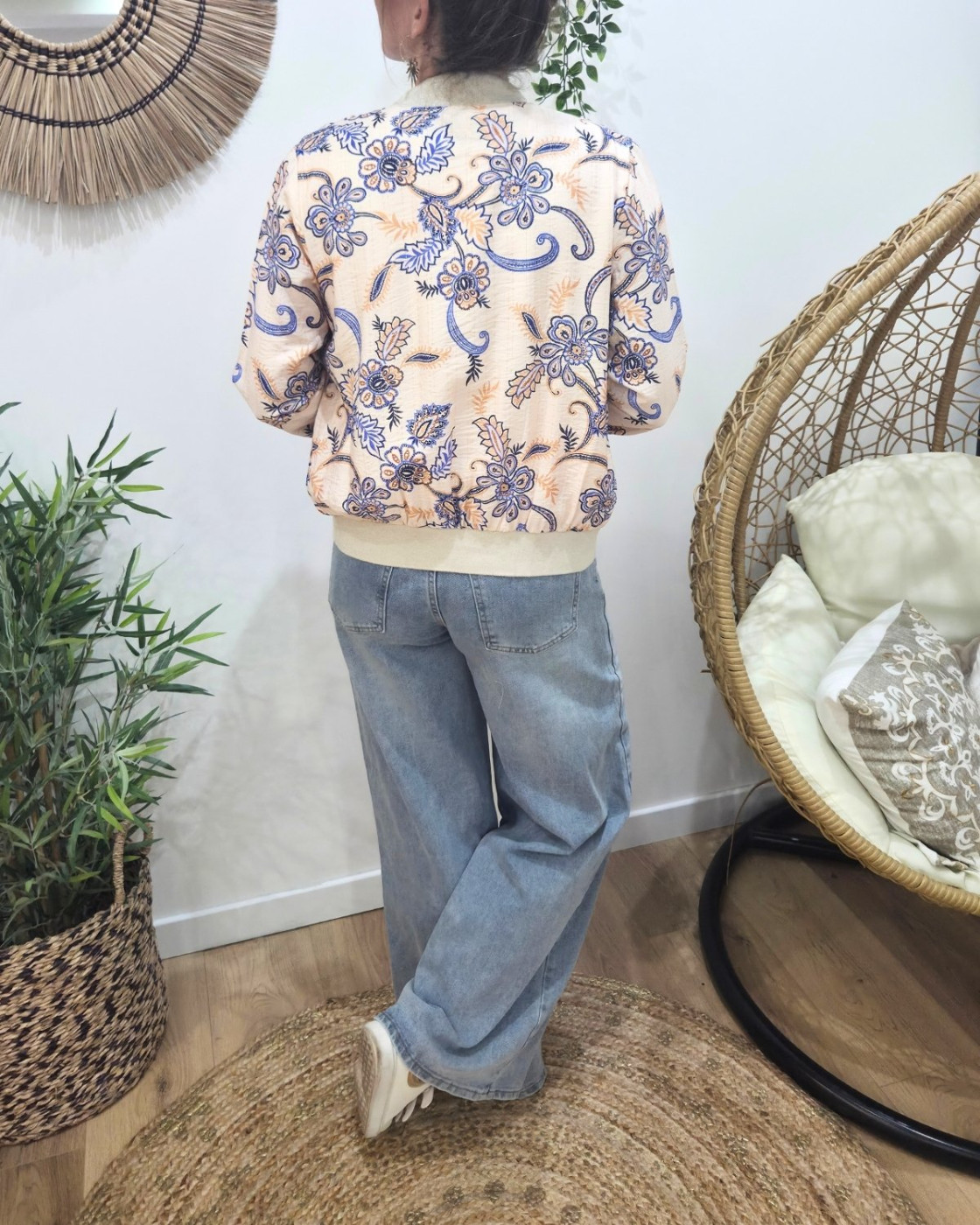 Bombers femme beige à motifs fleuris bleus Marcella