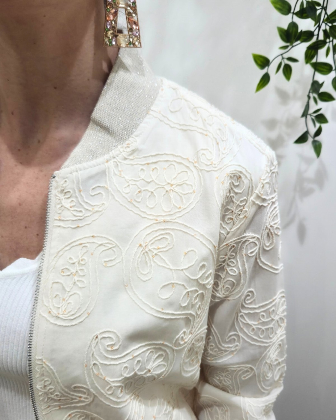Bombers femme beige broderies cachemires et sequins dorés