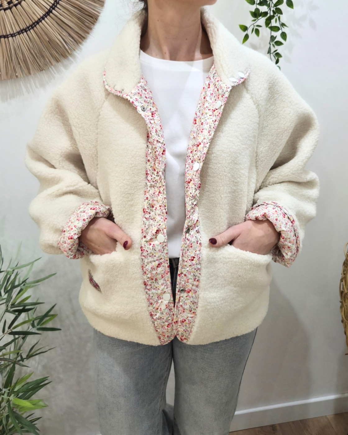 Veste femme à pressions imitation mouton réversible - écru floral