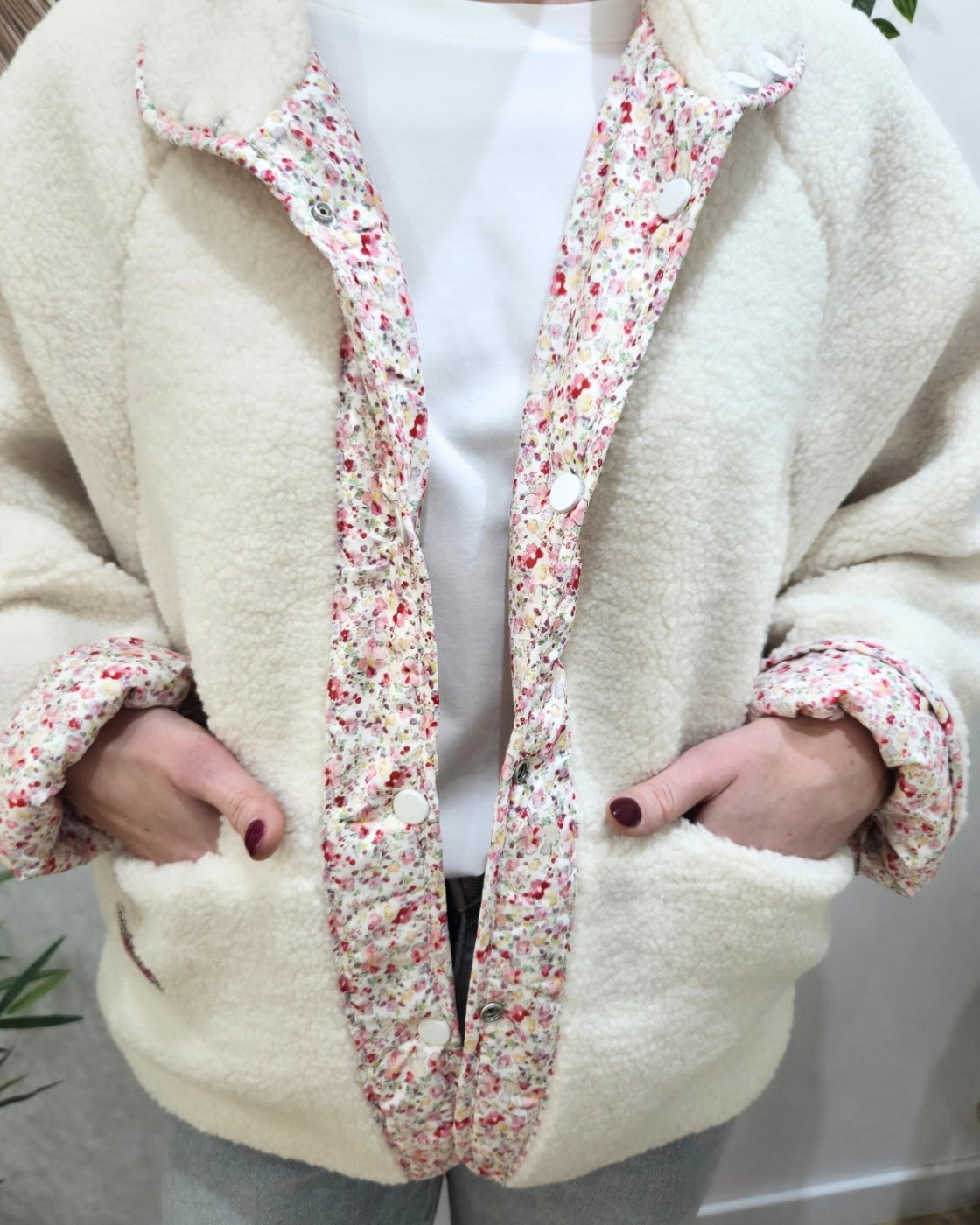 Veste femme à pressions imitation mouton réversible - écru floral