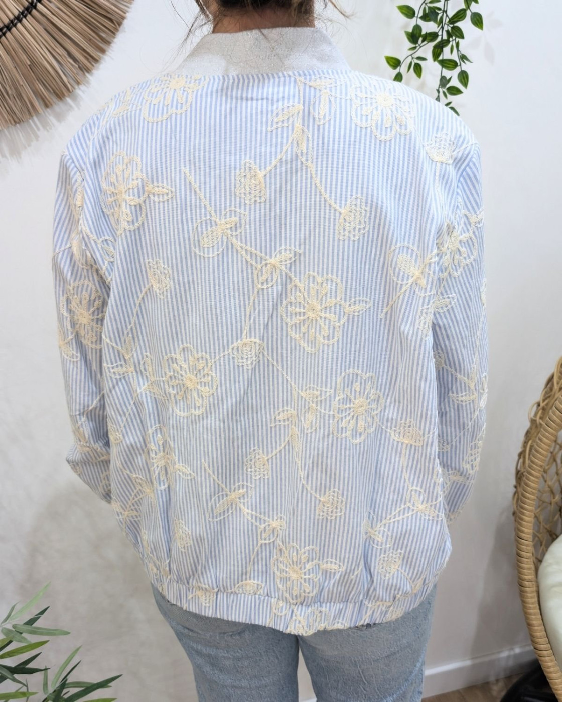 Bombers femme rayé blanc et bleu broderies fleurs beiges