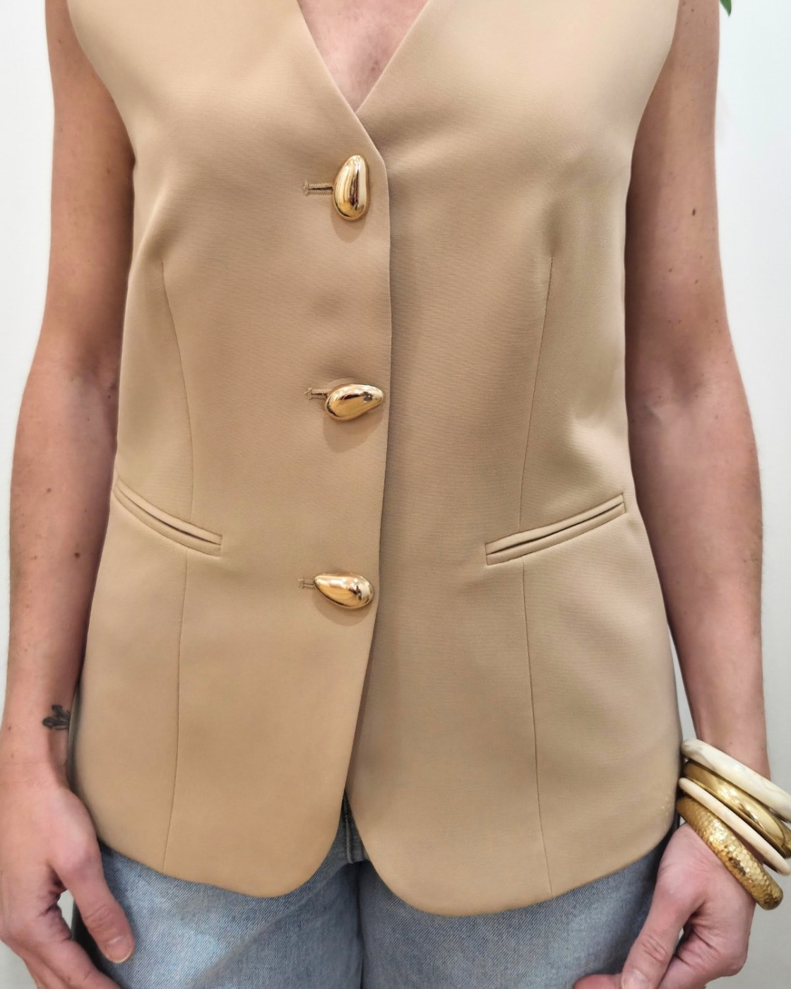 Veste sans manches femme camel clair boutons dorés Elio