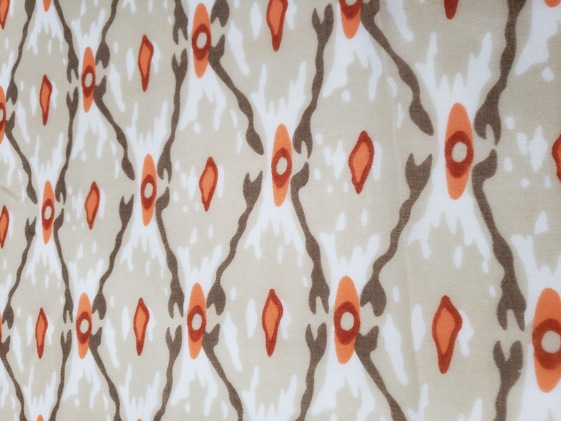 Echarpe beige orange et blanche à pompons et losanges