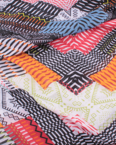 Echarpe carrée motifs ethniques multicolores Incania