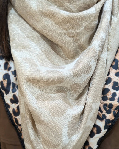 Echarpe motifs léopard liserés brillants