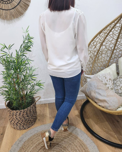 Blouse femme blanche épaule et manches brodées Albertina