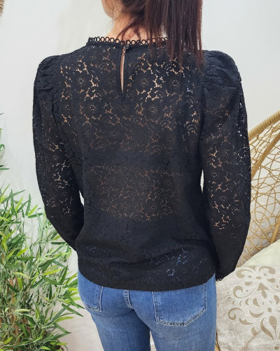 Blouse femme noire broderies fleuries Géraldine