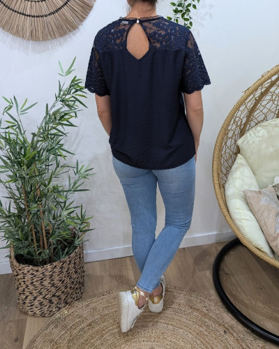 Blouse femme bleu marine manches et dos dentelle fleurie Elaria