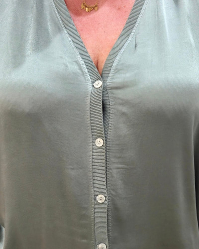 Blouse femme boutonnée satinée