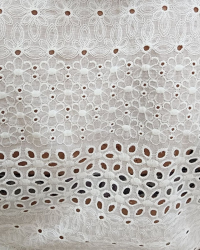 Chemisier femme à nouer écru broderies anglaises