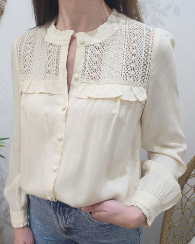 Chemisier femme beige poitrine crochet