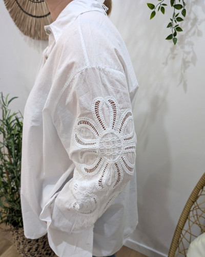 Chemisier femme oversize manches fleurs brodées ajourées