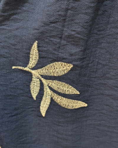 Chemisier femme coton bleu marine feuilles brodées écrues