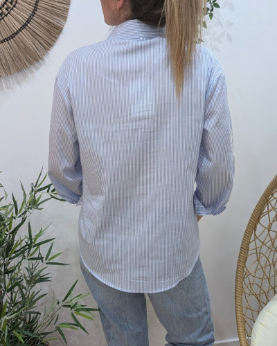 Chemisier femme rayé bleu ciel et blanc broderies coeurs