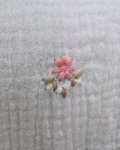 Chemisier femme coton gaze blanc fleurs roses et beiges