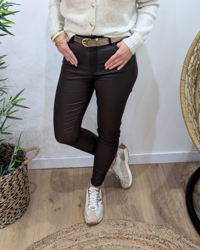Pantalon femme similicuir marron choco skinny