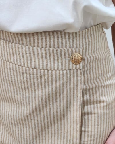 Jupe short femme rayée camel et beige liseré argent