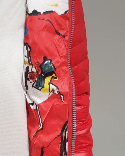 Doudoune rouge à capuche intérieur imprimés multicolores