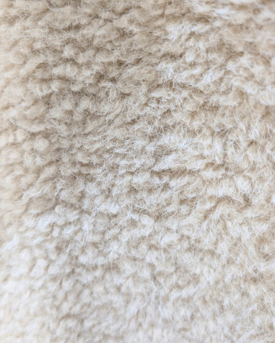 Manteau long femme bouclettes beige manches et poche matelassées dorées