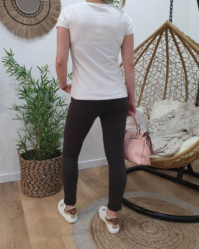 Pantalon marron foncé coupe confort taille haute