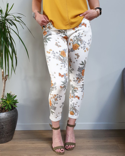 Pantalon blanc fleurs et papillons oranges et grises taille haute