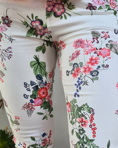 Pantalon blanc fleurs roses vertes et bleues taille haute